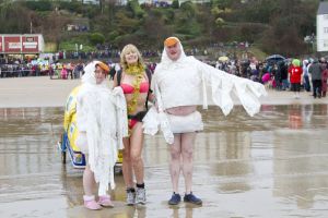 tenby boxing day swim 46 sm.jpg